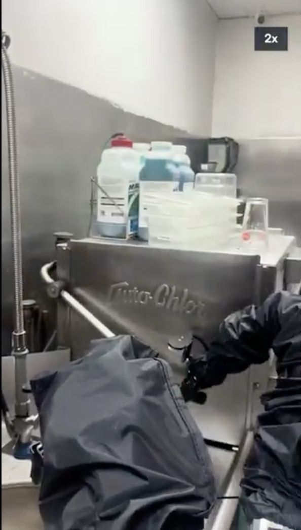 Dishwasher door closed by the robot